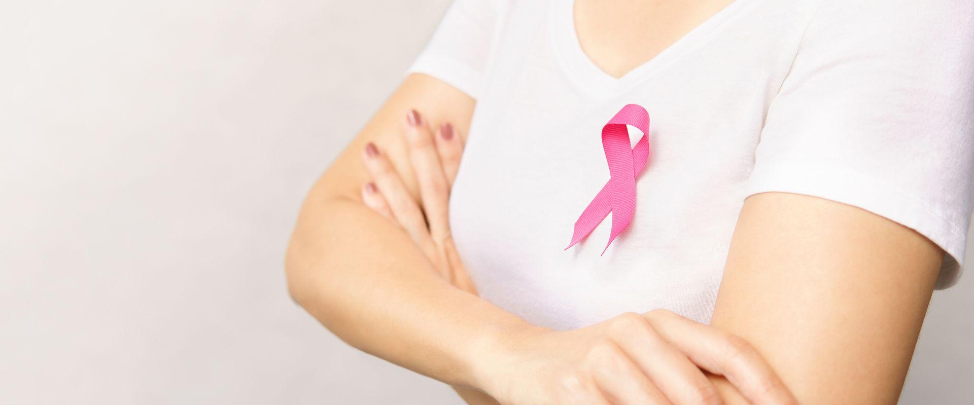 Avon namawia kobiety do badań w gabinetach oznaczonych symbolem różowej wstążki